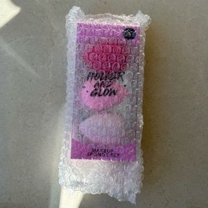 Nwt holler & glow makeup sponge set.  Holiday pick 🎁